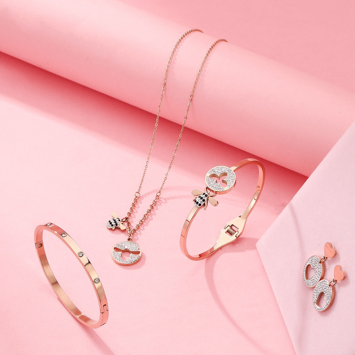 Halsketten-Set in Geschenkbox mit Rosenmotiv